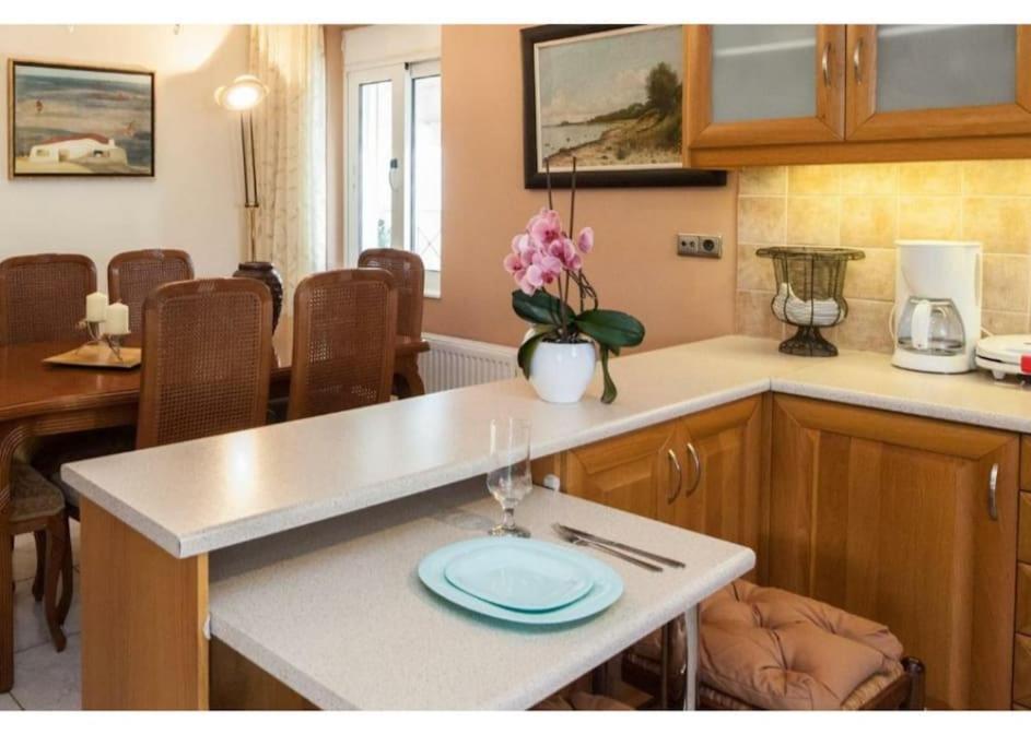 Luxury 2br Retreat In Marousi Appartement *